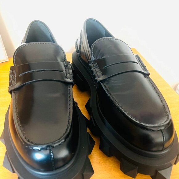 Black Valentino shoe - Picture 4 of 7